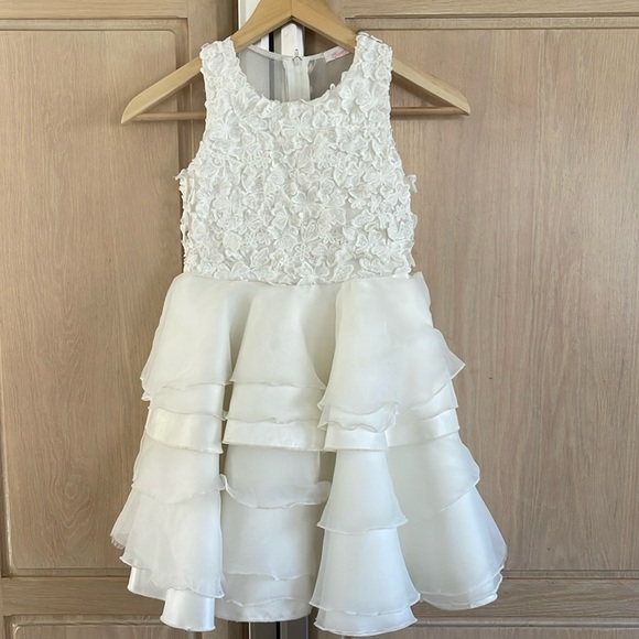 Girl’s pretty white dress size 6-7 - Picture 1 of 7